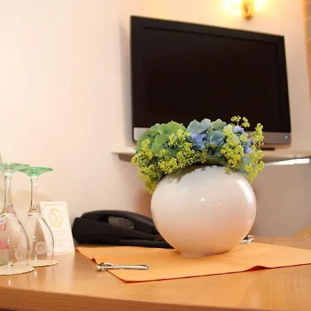 سور بوست فندق