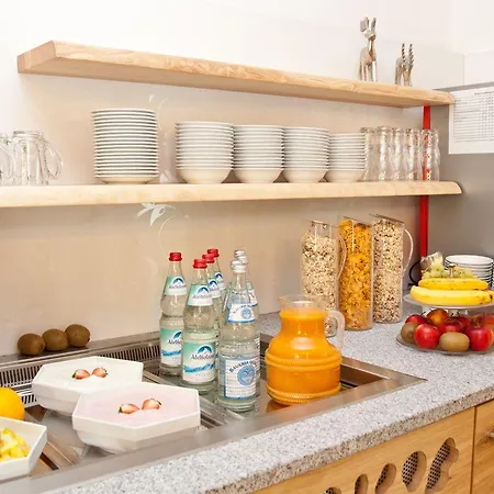 سور بوست فندق 3*