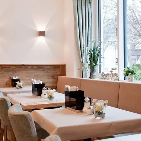 سور بوست فندق