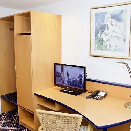 فندق سور بوست