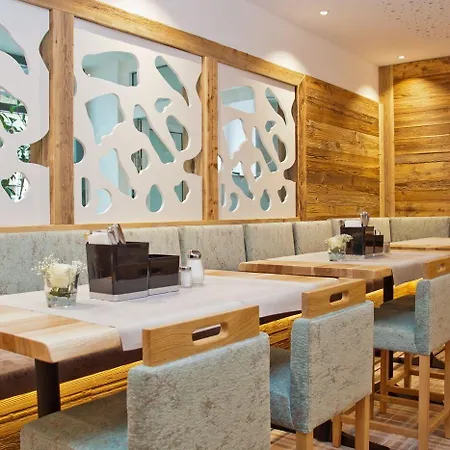 泽波斯特酒店 3*
